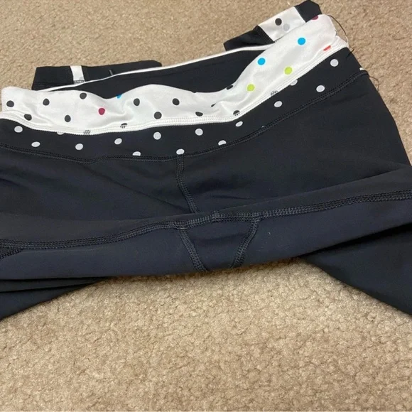 🌊RARE Lululemon Sea Wheeze Run: Inspire Crop II black/ Polka Dot Waistband - Picture 4 of 5